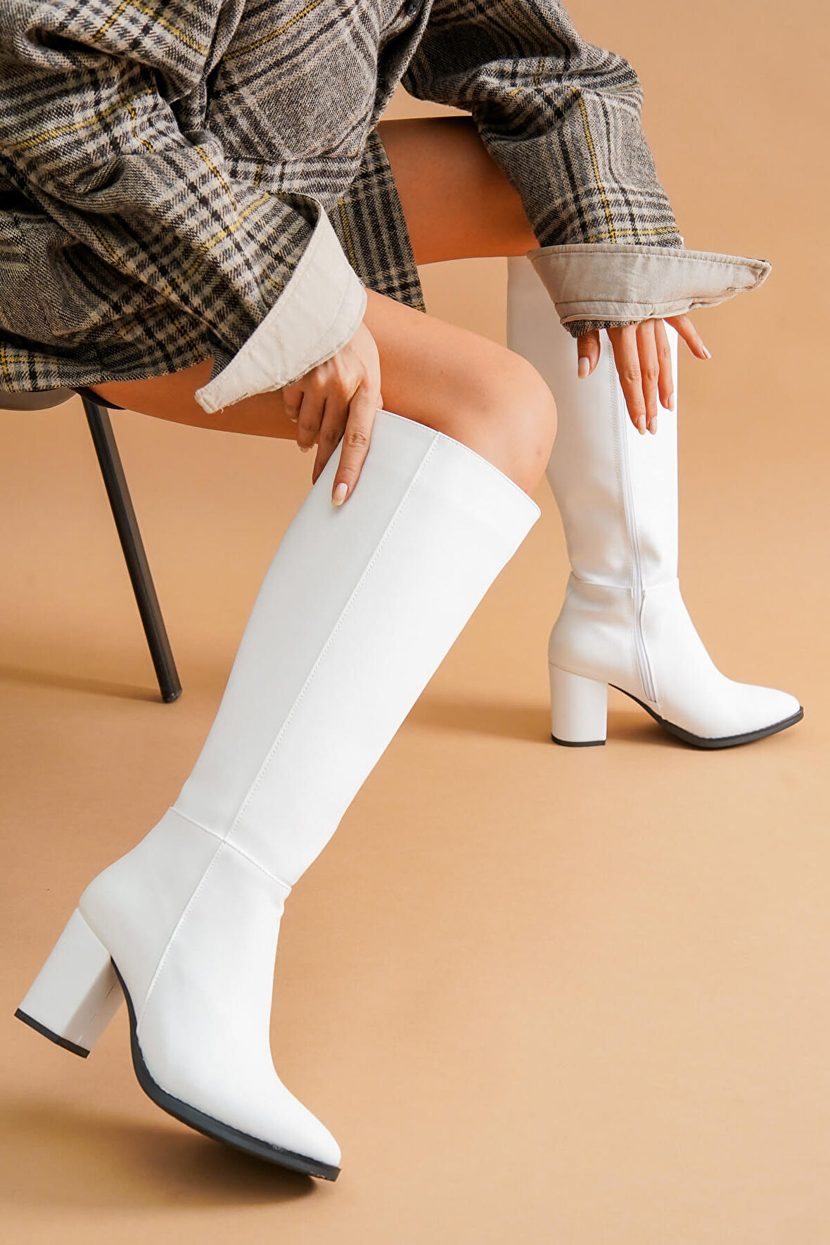 Kleo Beyaz Deri Topuklu (7cm) Yanı Fermuarlı Günlük Kullanım Çizme
