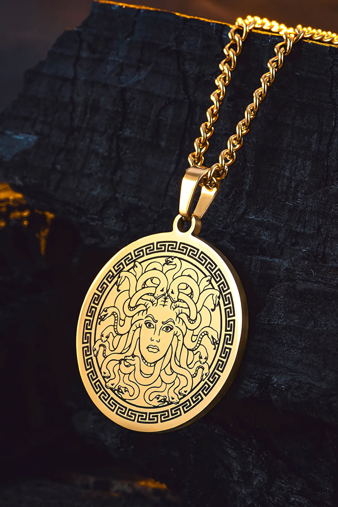 Steel Aether Altın Kaplama Çelik Erkek Kolye Yunan Tanrısı Medusa İşlemeli Yuvarlak Plaka Kararmaz