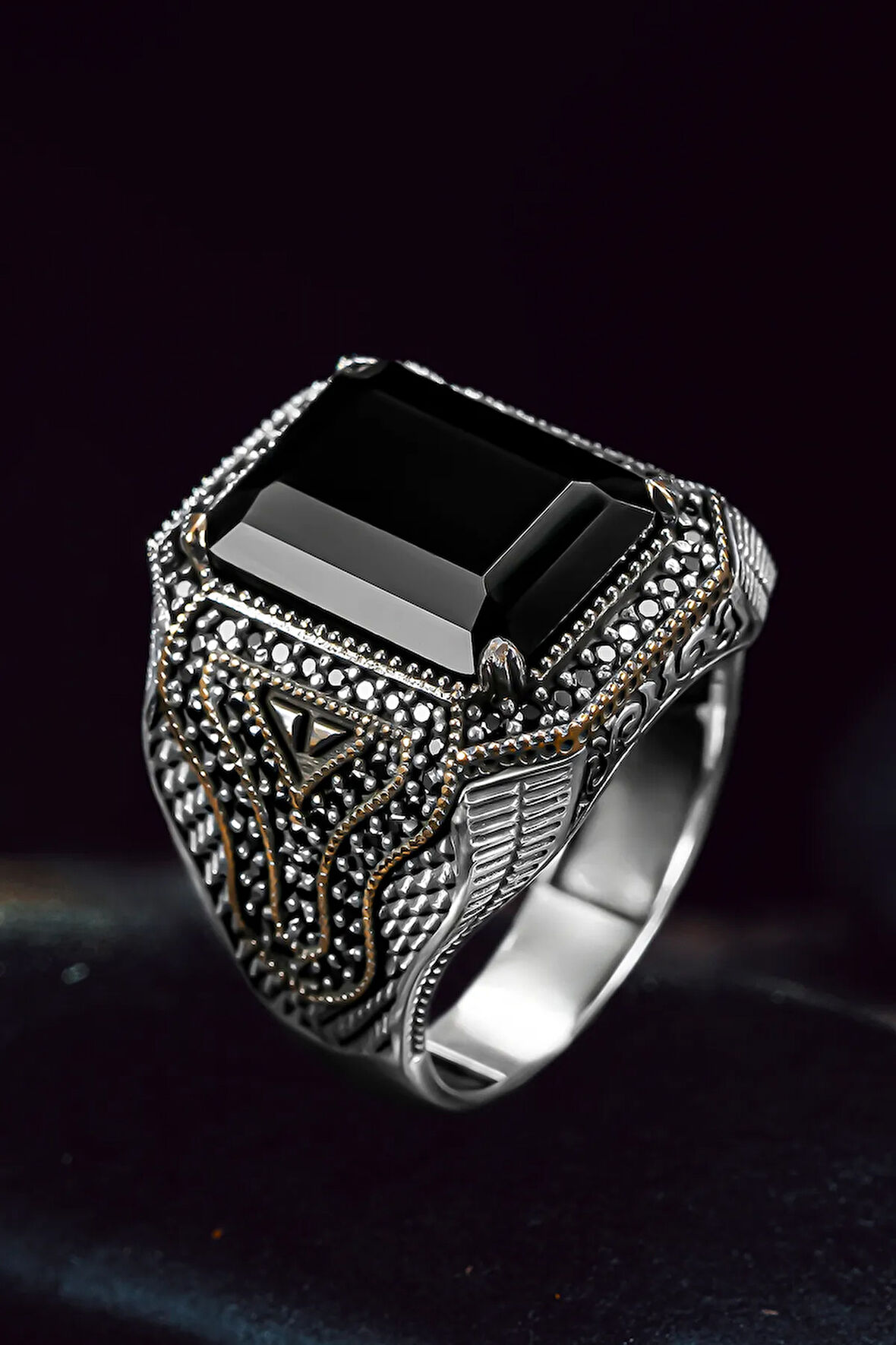 Erkek Gümüş Yüzük - Siyah Oniks Taşı Yanı Zirkon İşlemeli Erkek Yüzük