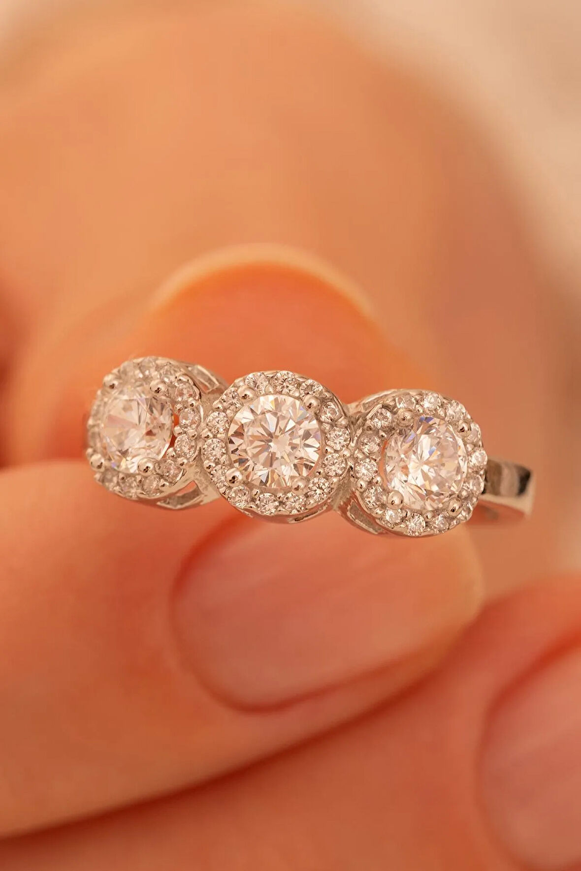 Kadın Gümüş Yüzük -  İdil Yuvarlak Model Zirkon Taşlı Kadın Yüzük