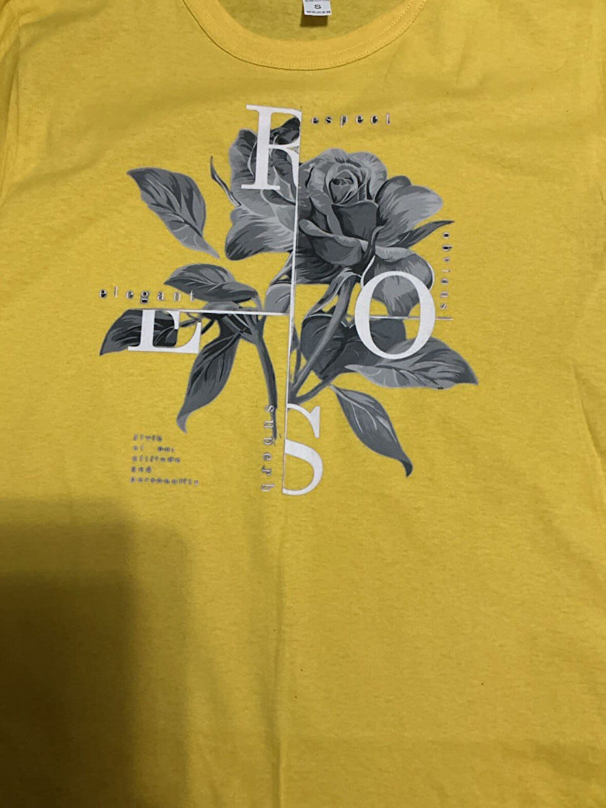 Siyah Gül Baskılı Özel TAsarım Tişört