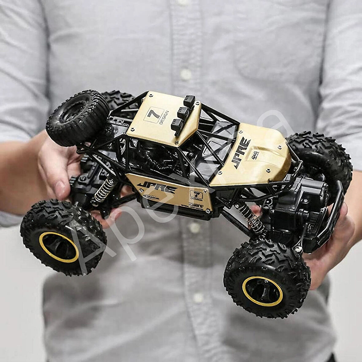 2.4GHz Uzaktan Kumandalı 1:16 Ölçek Kameralı Metal Gövde Şarjlı Off-Road Rc Oyuncak Rock Crawler