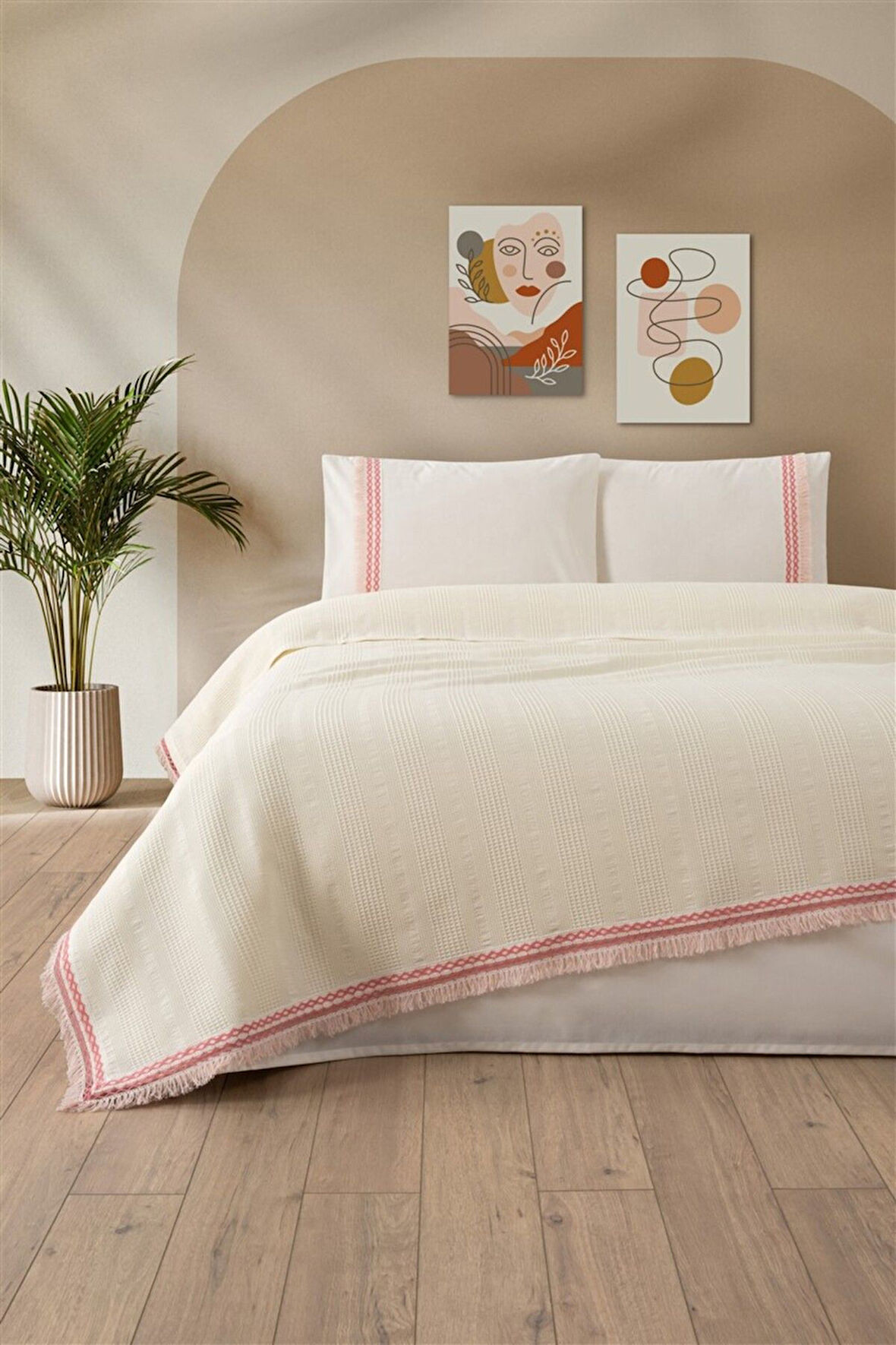 Sevim Tivoli Çift Kişilik Dantelli 4 Parça Pike Takımı Çeyizlik-Melanie-Krem