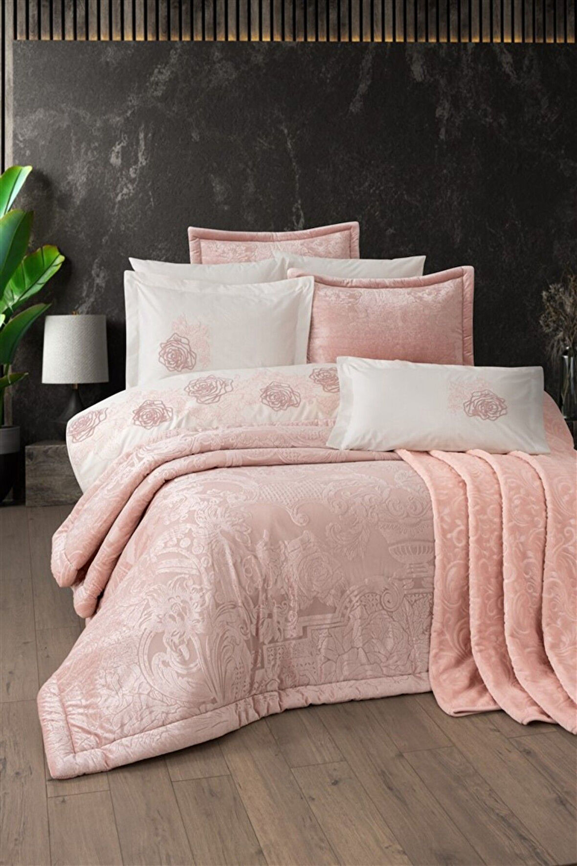 Sevim Tivoli 10 parça Battaniyeli Kadife Yatak Örtülü Çeyiz Seti Spectra