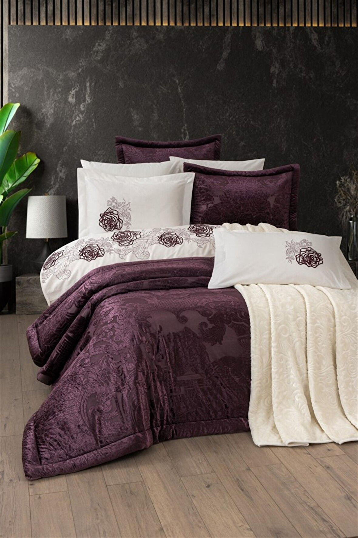 Sevim Tivoli 10 parça Battaniyeli Kadife Yatak Örtülü Çeyiz Seti Spectra