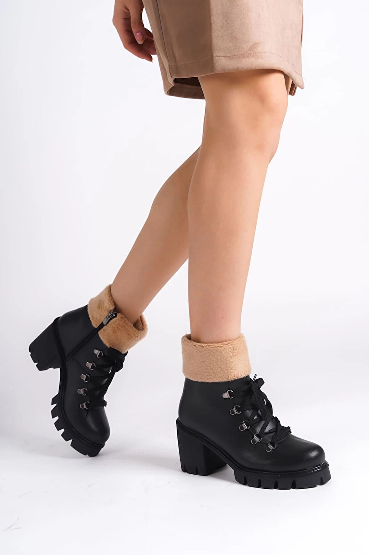 EMMA Bağcıklı Fermuarlı Ortopedik Taban Topuklu Kürk DetaylıKadın Bot  ST - Siyah
