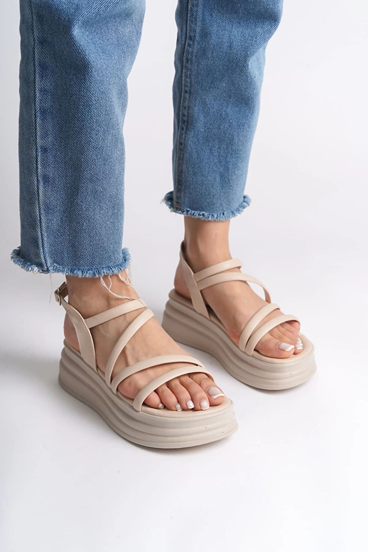 NATALIE İnce Tokalı Şerit Detaylı Ortopedik Taban Kadın Sandalet  KT - Krem