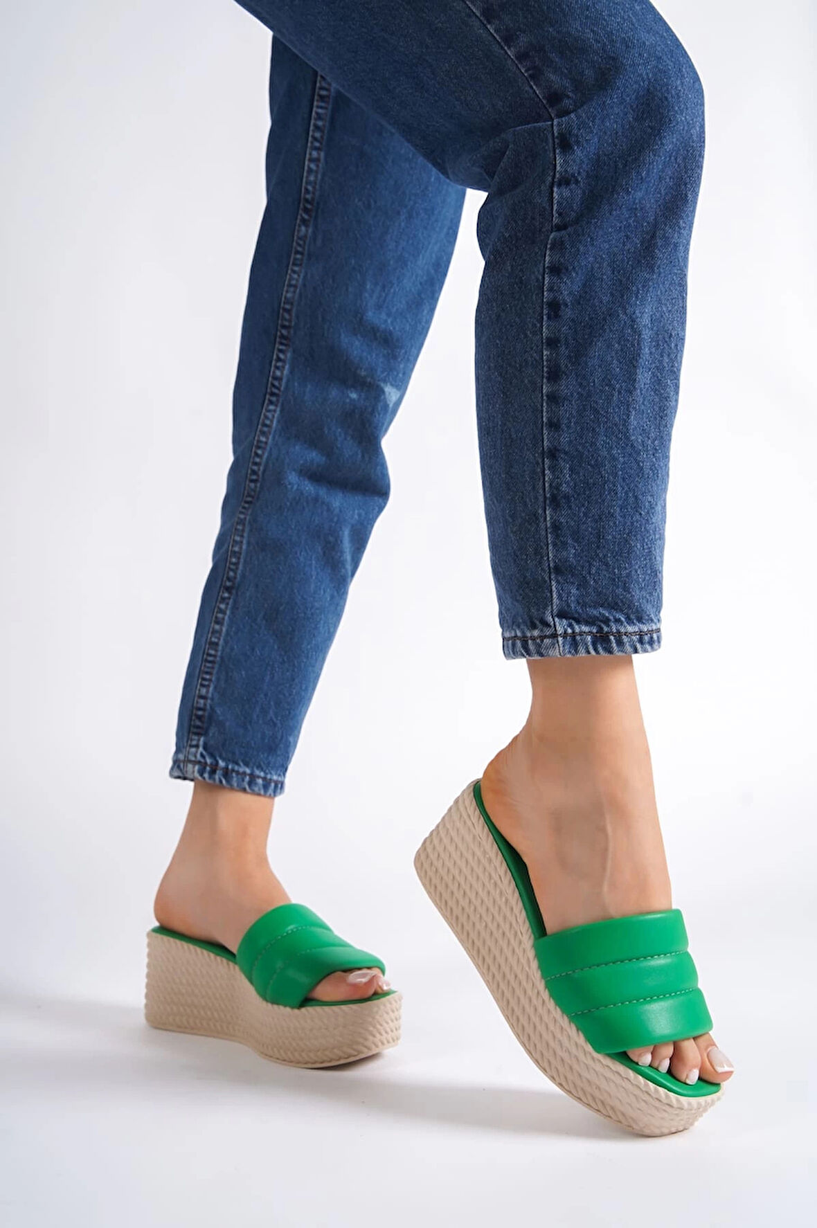 REINA Dolgu Topuklu Ortopedik Taban Hasır Görünümlü Kadın Terlik KT - Yeşil