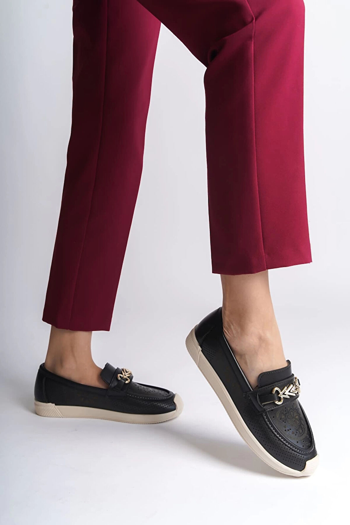 LILY Bağcıksız Ortopedik Rahat Taban Çiçek Desenli Kadın Babet Ayakkabı  KT - Siyah