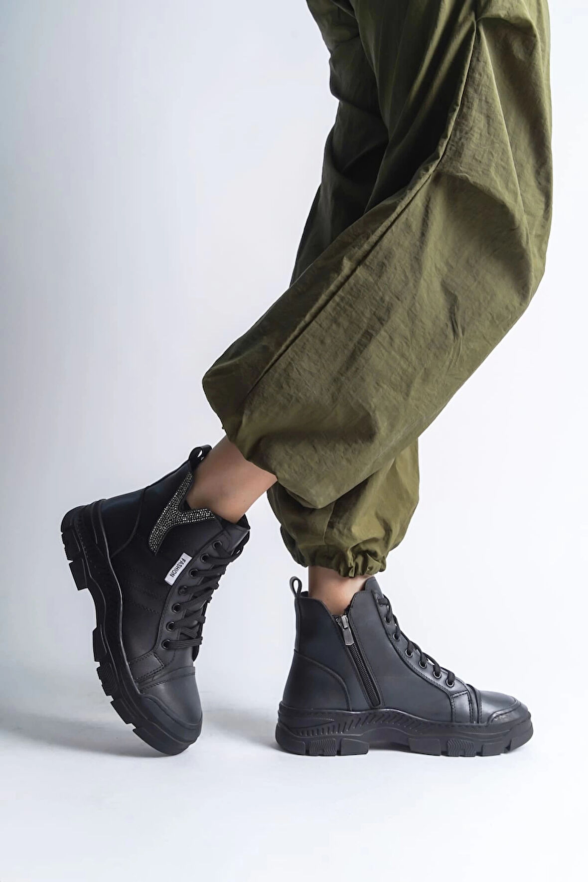 AMBER Bağcıklı Fermuarlı Ortopedik TabanKadın Bot  ST - Siyah