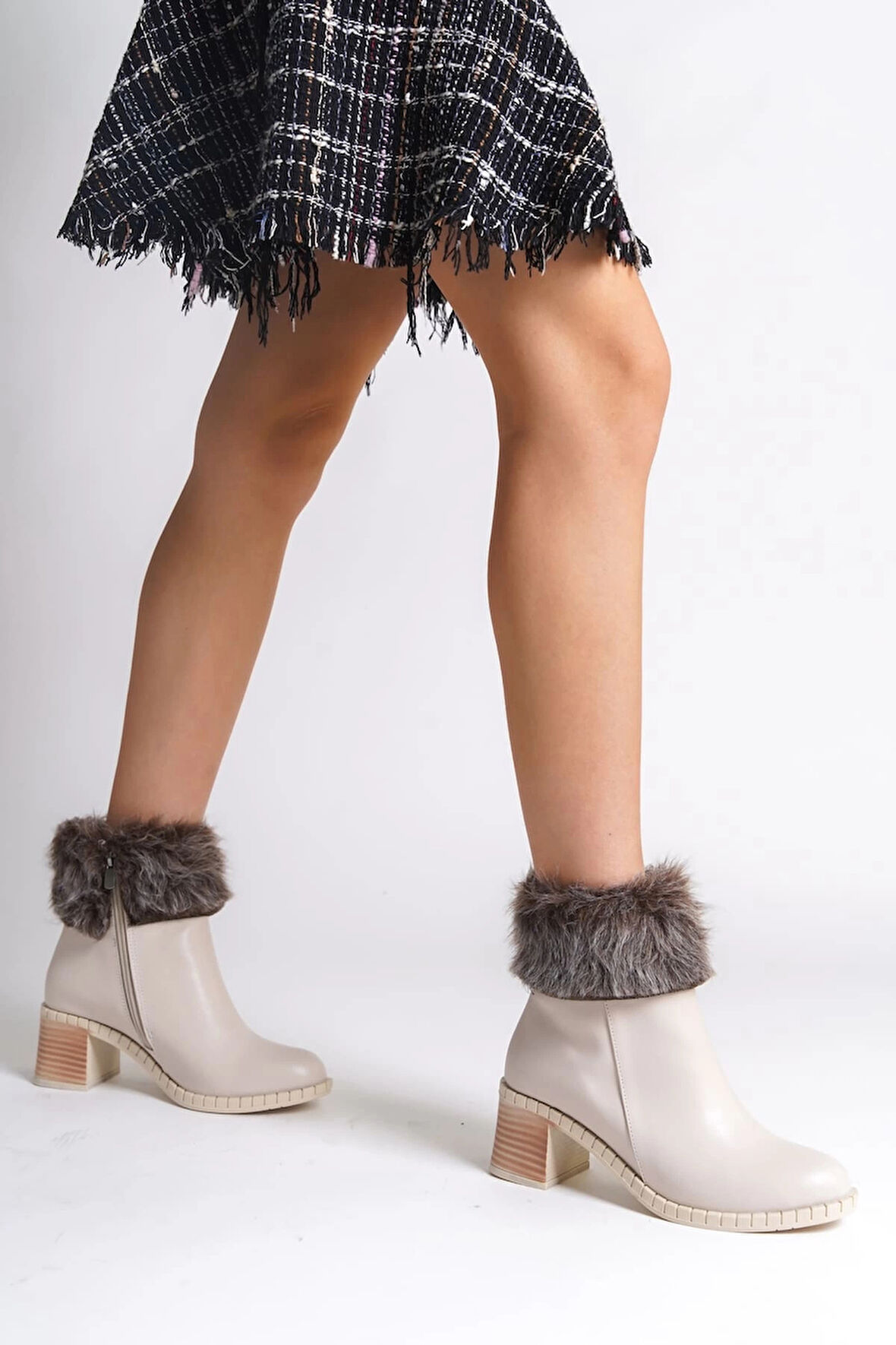 JULIA Fermuarlı Ortopedik Taban Tüylü Topuklu Kadın Bot KT - Krem