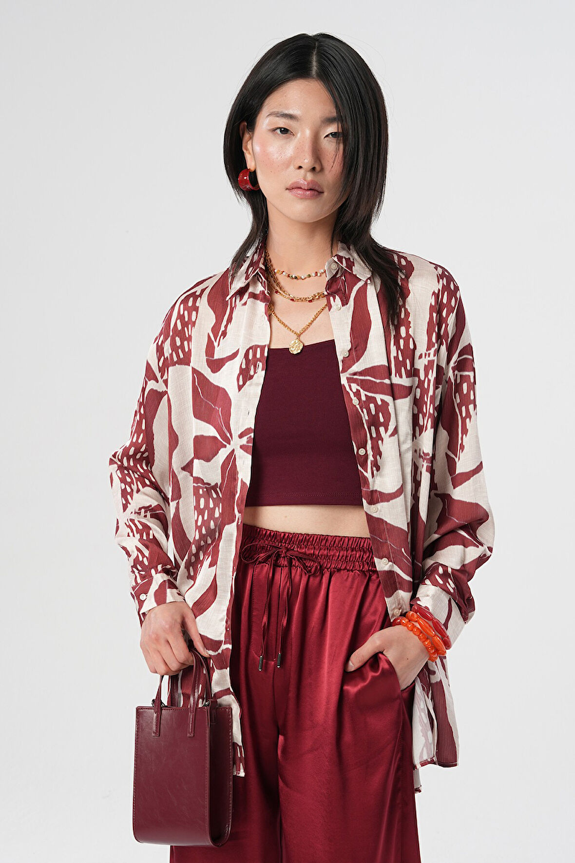 KADIN OVERSİZE KESİM KARIŞIK DESENLİ DİJİTAL GÖMLEK