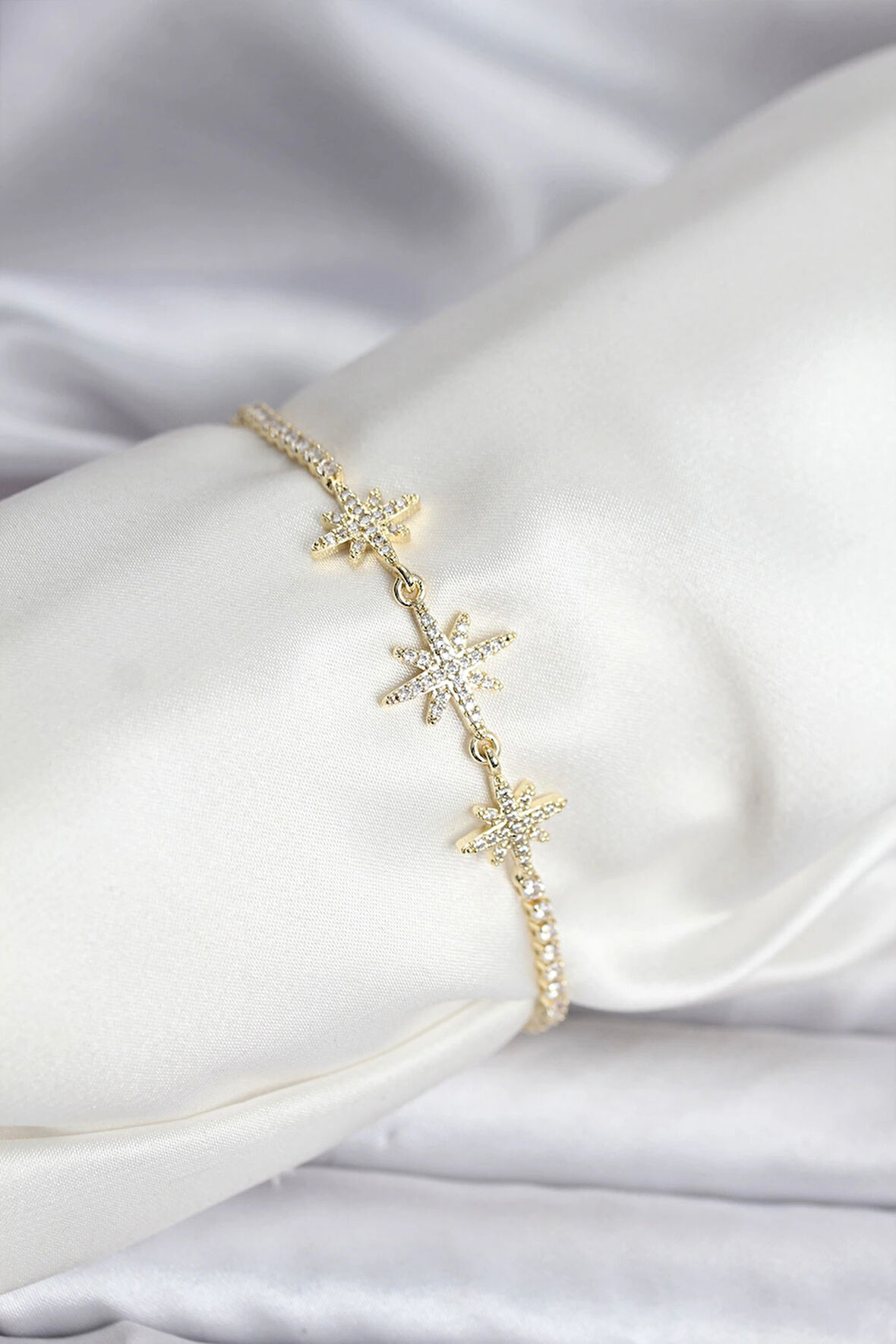 Kutup Yıldızı Model Zirkon Taşlı Gold Renk Su Yolu Kadın Bileklik