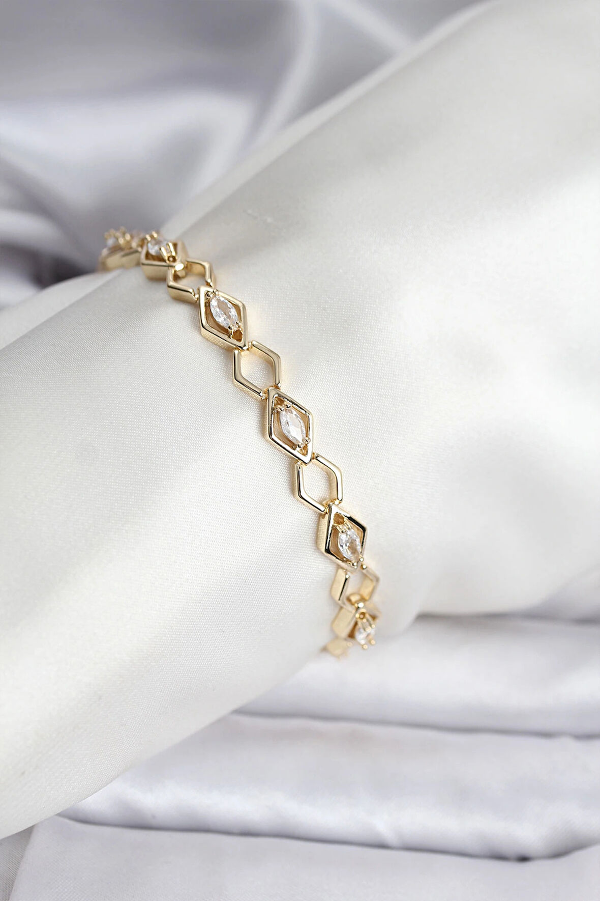 14K Gold Renk Kaplama Baklava Dilim Model Kadın Bileklik