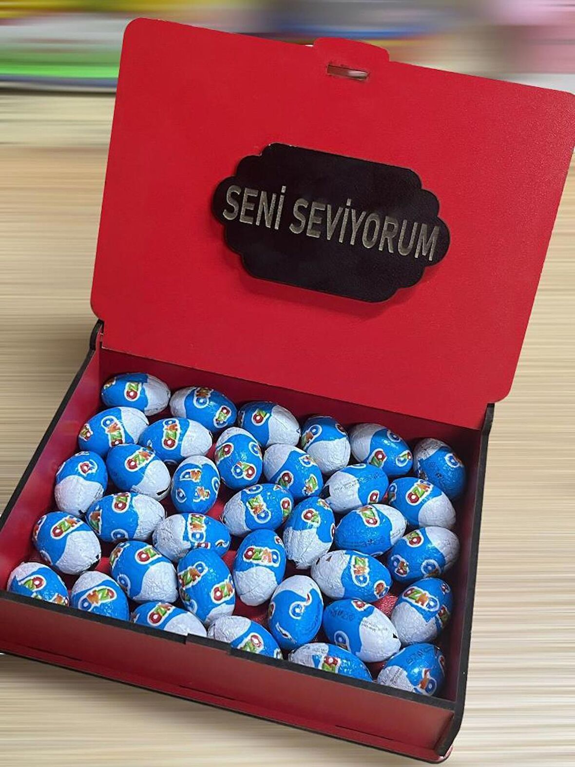 Ozmo Mini Yumurta ( 35 Adet ) Seni Seviyorum Yazılı Kırmızı Ahşap Hediye Kutusu Yumurta Sevdiklerinize Hediye Ozmo Mini Eggs Kırmızı Ahşap Kutulu