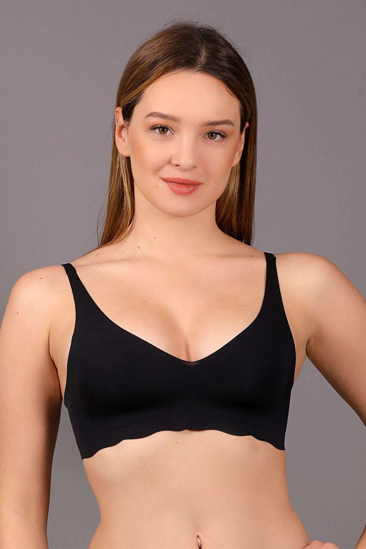 Kadın Siyah Lazer Kesim Desteksiz B Cup Sütyen