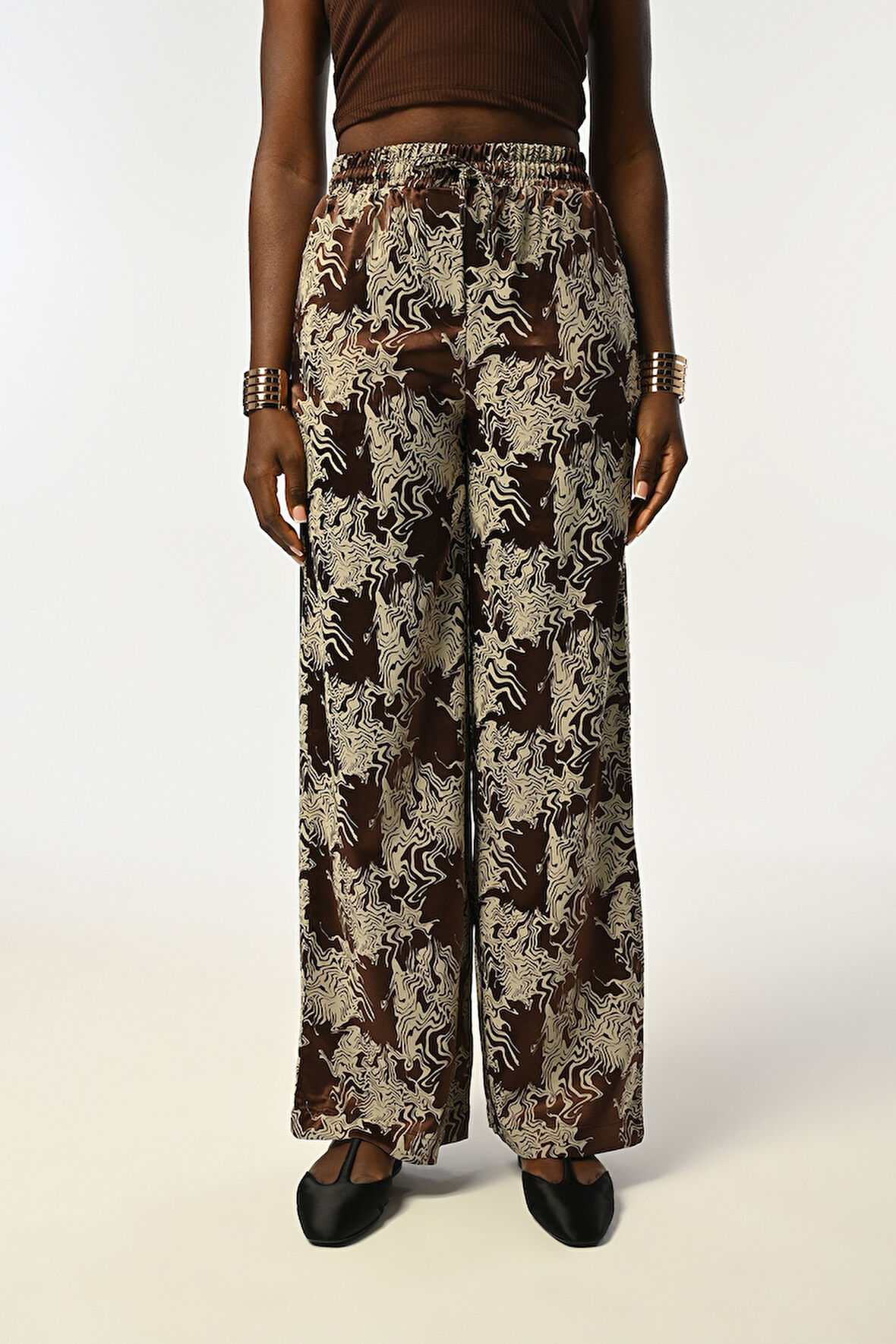 KADIN BELİ LASTİKLİ BOL PAÇA KARIŞIK DESENLİ KAHVERENGİ PANTOLON