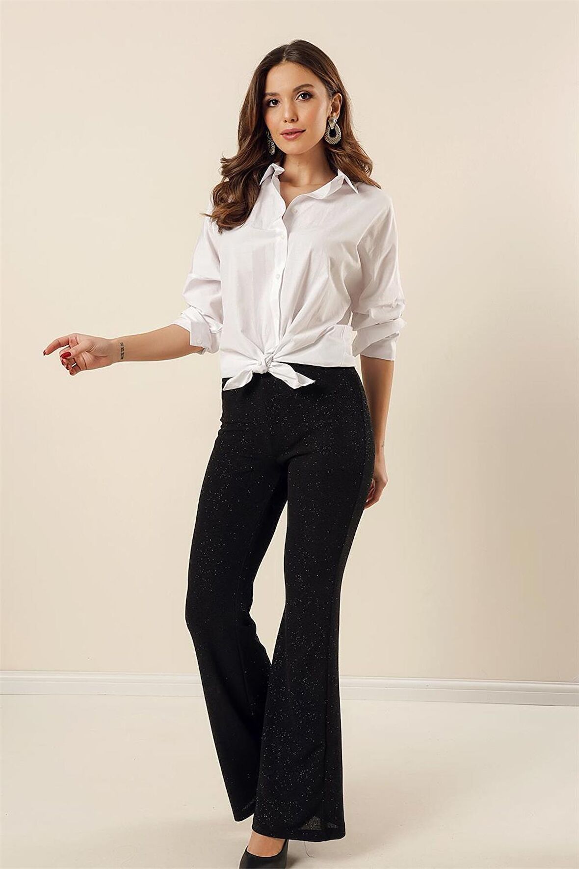 Beli Lastikli Astarlı En Boy Likralı Bol Paça Geniş Beden Aralıklı Simli Pantolon Siyah