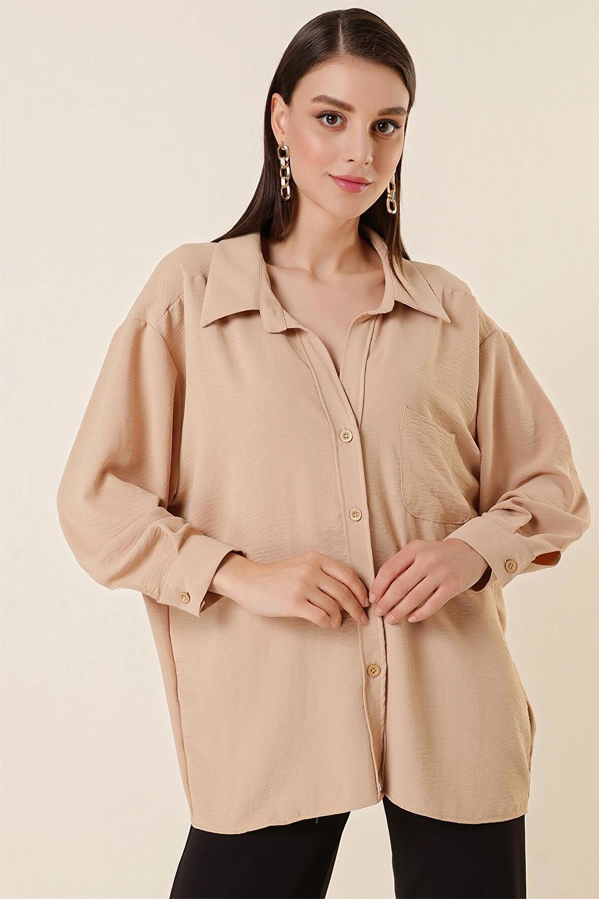 Polo Yaka Tek Cepli Oversize Ayrobin Gömlek Bej