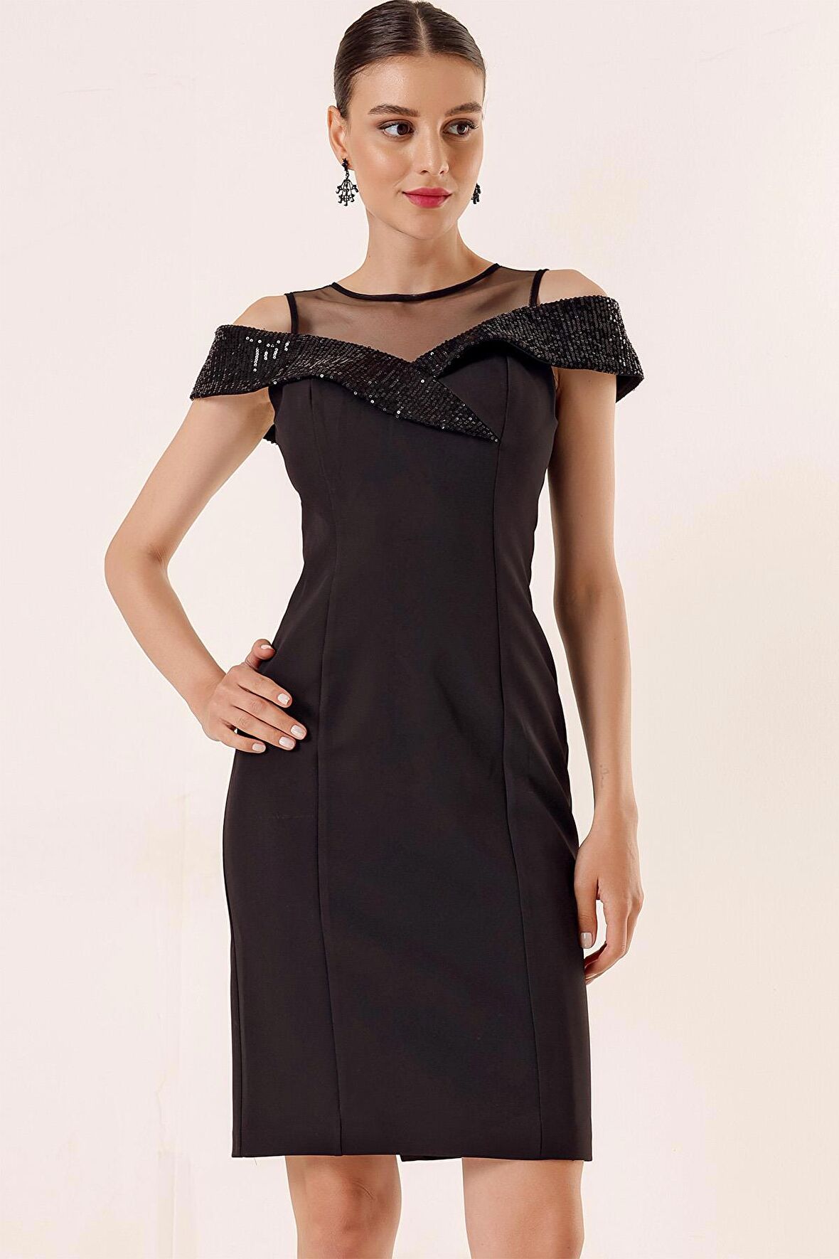 Üst Transparan Tüllü Yakası Pul Payet Elbise Siyah