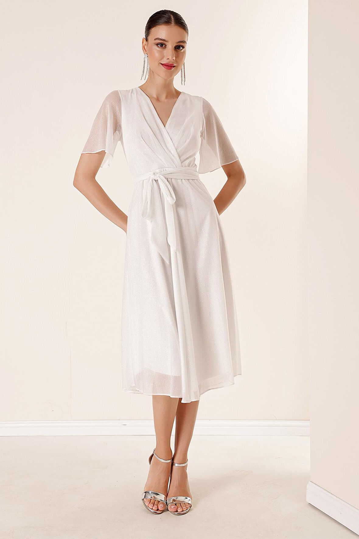 Kruvaze Yaka Beli Kuşaklı Astarlı Simli Tül Elbise