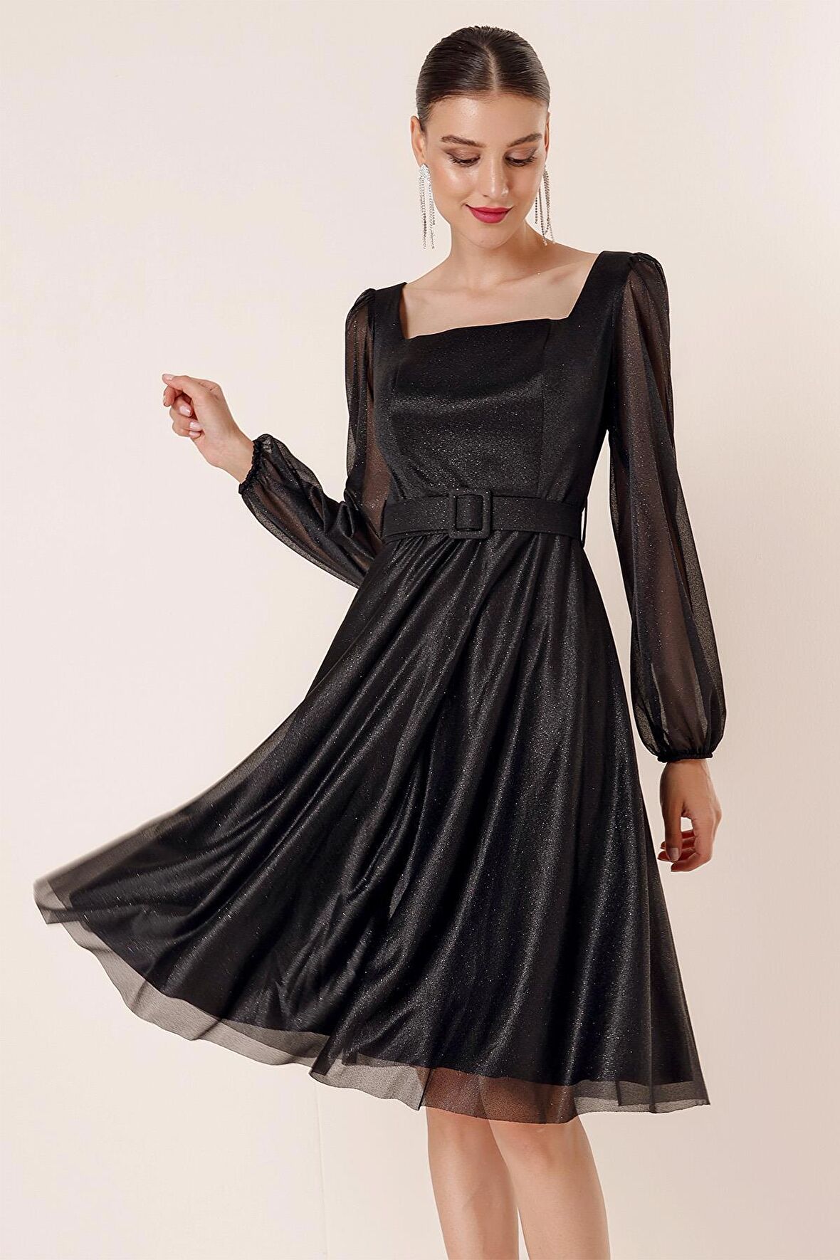 Kare Yaka Kemerli Balon Kol Astarlı Simli Elbise