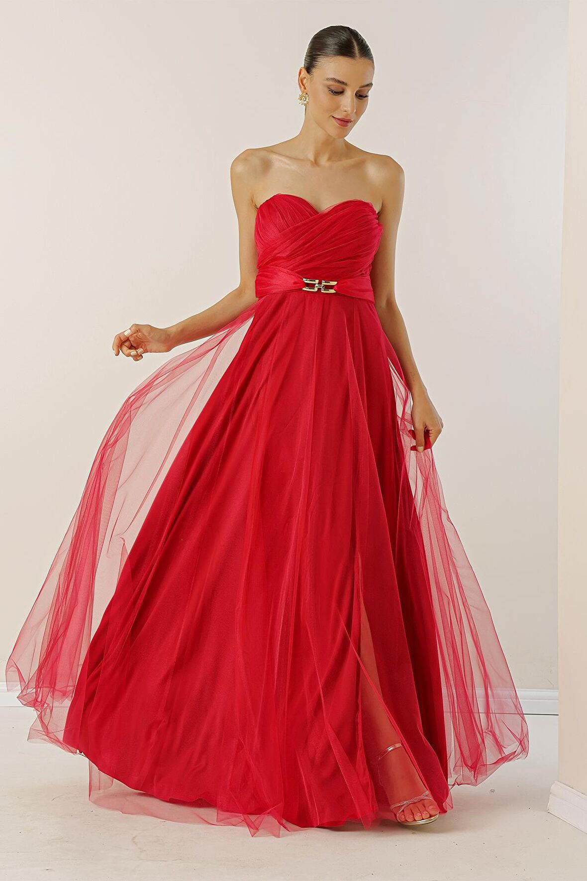 Straplez Beli Tokalı Önü Drapeli Astarlı Uzun Tül Elbise