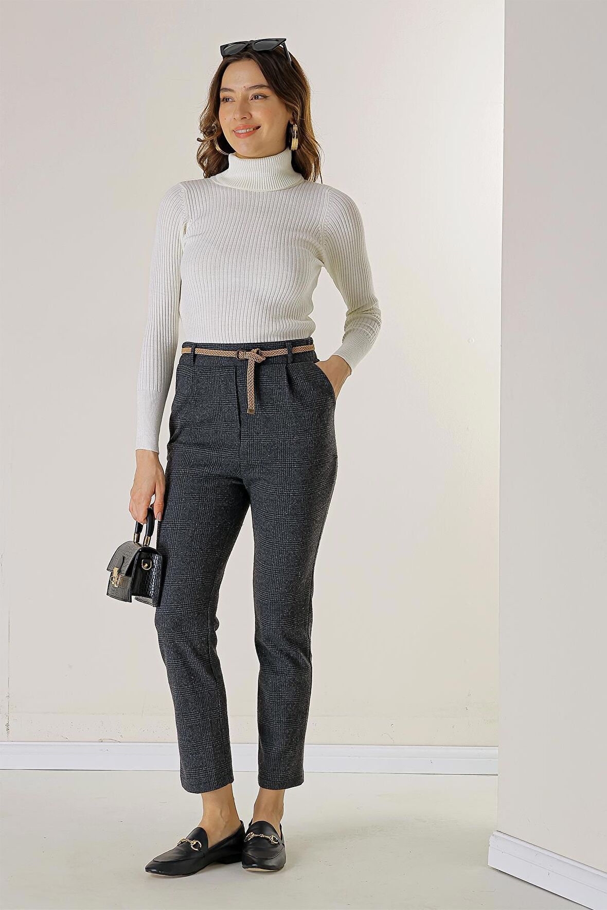 Bel Lastikli Kemerli Yandan Cepli Ekose Dar Paça Pantolon