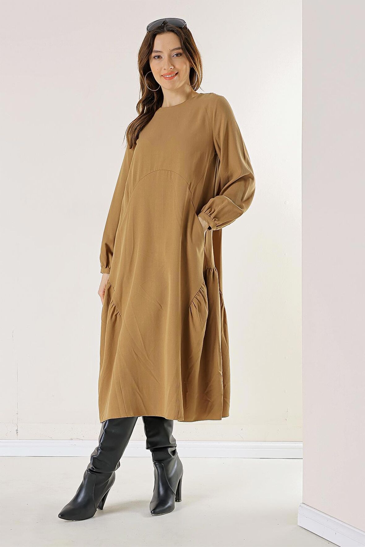 Kolu Düğmeli Cepli Fırfırlı Liyocel Elbise