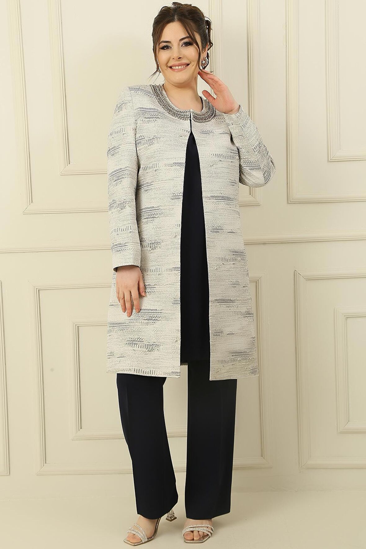 Yakası Taş Detaylı Astarlı Jakarlı Ceket İçi Kolsuz Bluz Pantolonlu Büyük Beden 3'lü Takım