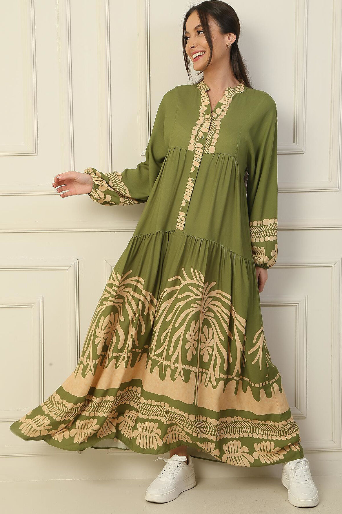 Önü Yarım Düğmeli Kolu Lastikli Empirme Tesettür Uzun Elbise