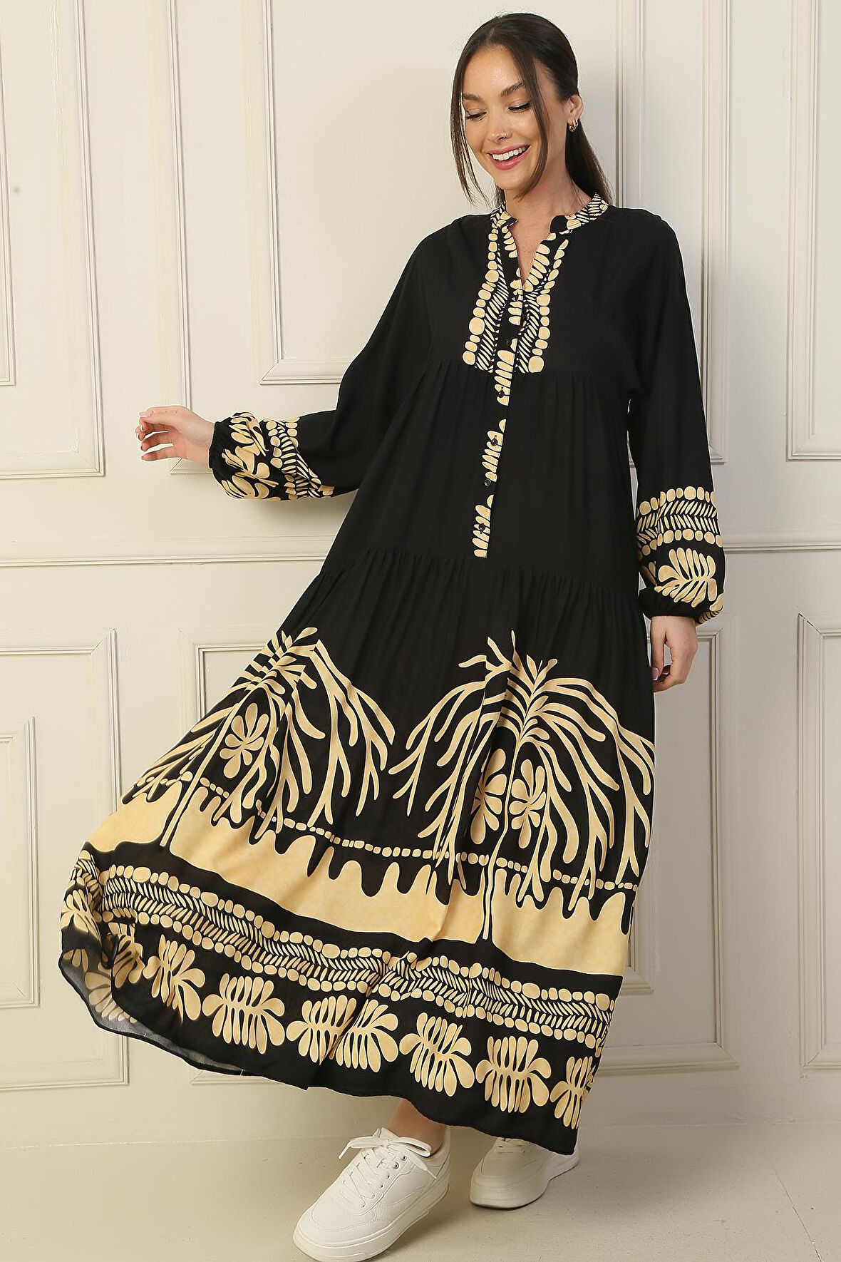 Önü Yarım Düğmeli Kolu Lastikli Empirme Tesettür Uzun Elbise