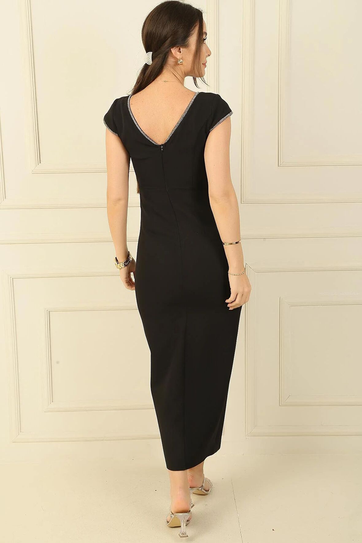 V Yaka Double Tırnak Kol Ortası Taşlı Yırtmaçlı Elbise