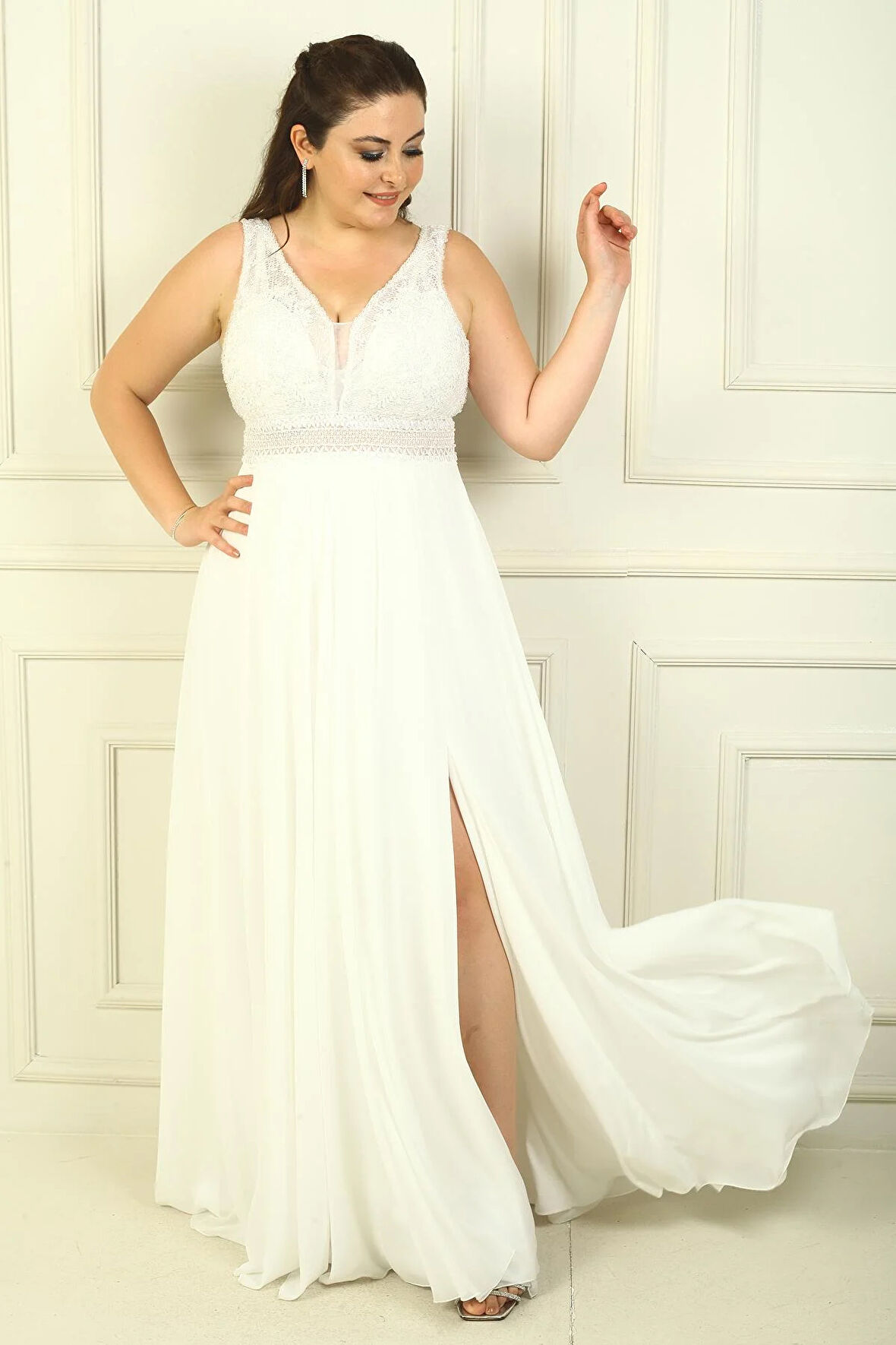 Ön Arka V Yaka Üst Boncuklu Çiçek Motifli Astarlı Uzun Şifon Abiye Elbise