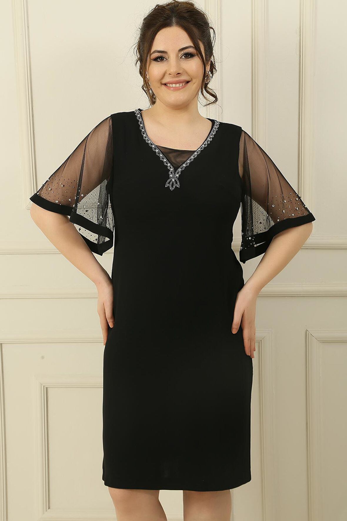 Yakası Ve Kolları Taş İşlemeli Astarlı Büyük Beden Elbise