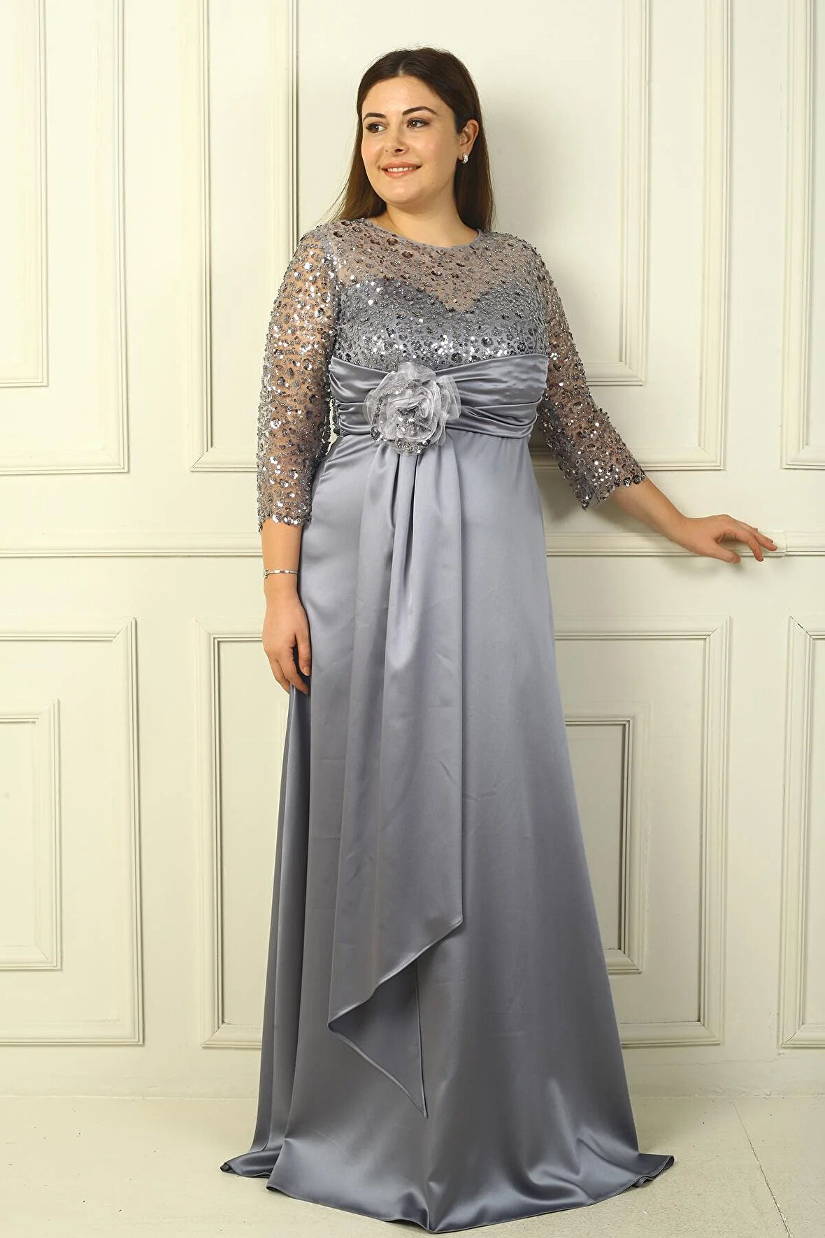 KadınÇiçekli Altı Saten Üstü Gritel Astarlı B.B. Uzun Elbise