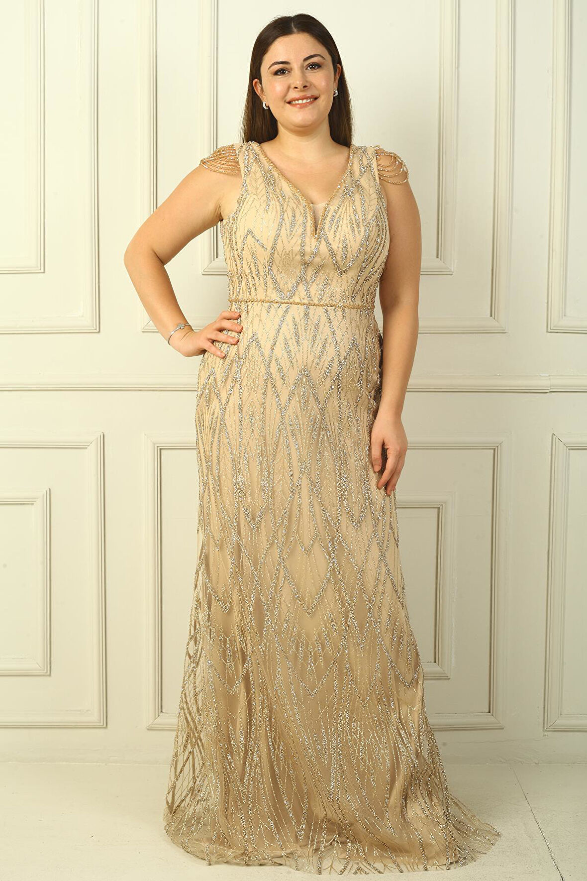 Kadın Omzu Püsküllü Astarlı Boncuk Ve Taşlı Büyük Beden Uzun Elbise