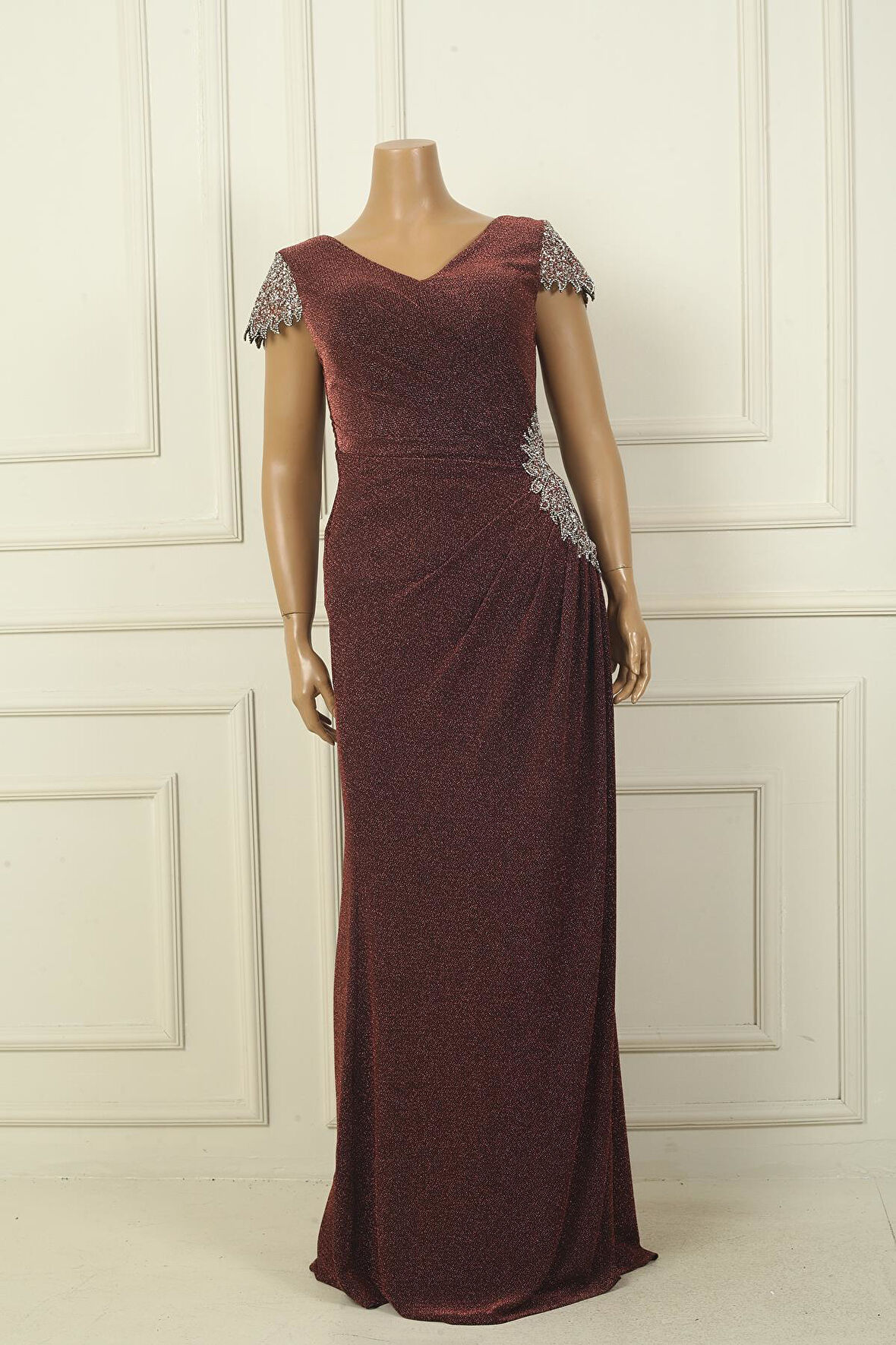 Ön Arka V Yaka Kol Ve Bel Taş Detaylı Astarlı Drapeli Simli Büyük Beden Likralı Uzun Elbise