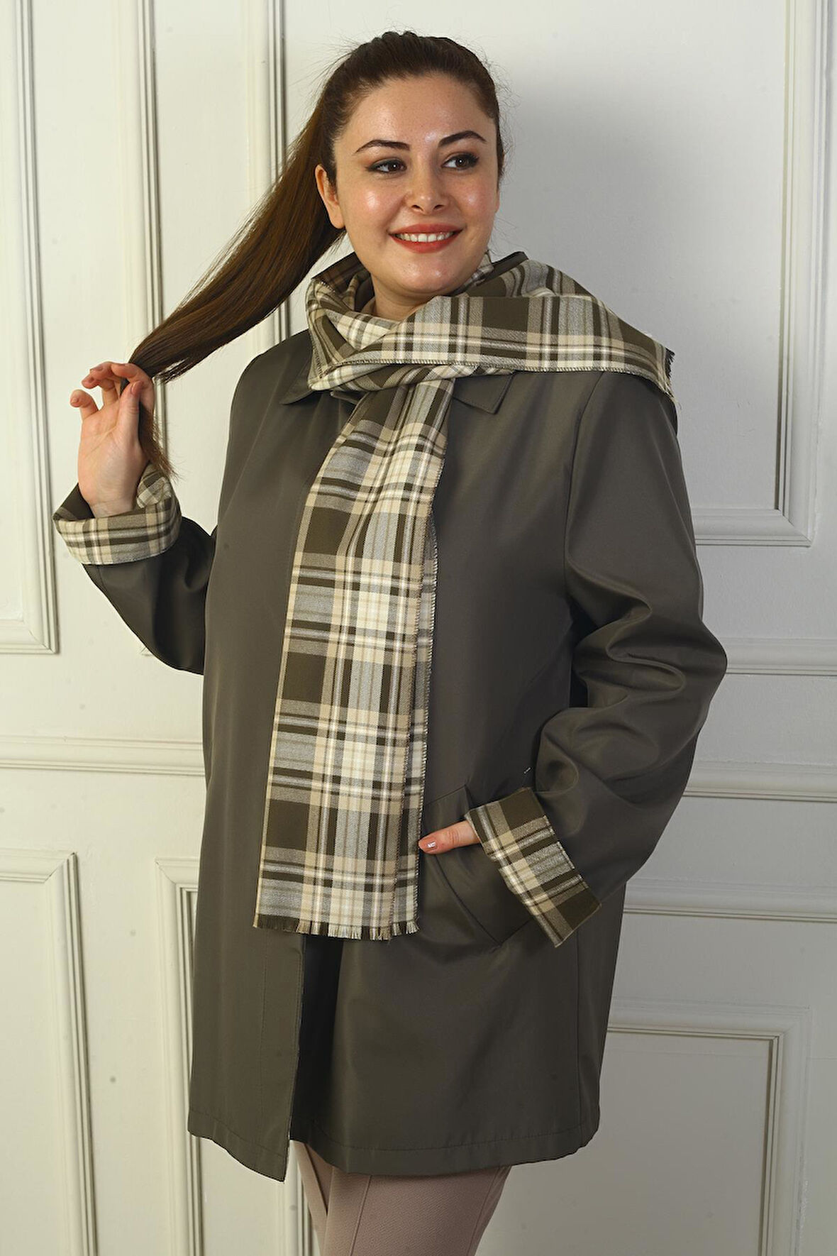 Kadın Önü Gizli Düğmeli Cepli Kruvaze Yaka Trençkot Kaban