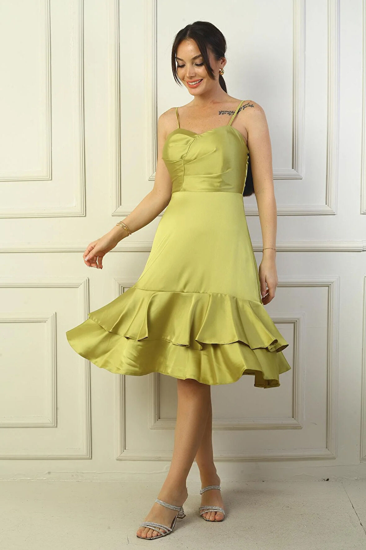 Kadın İp Askılı Önü Drapeli Astarlı Eteği Çift Kat Volanlı Saten Elbise