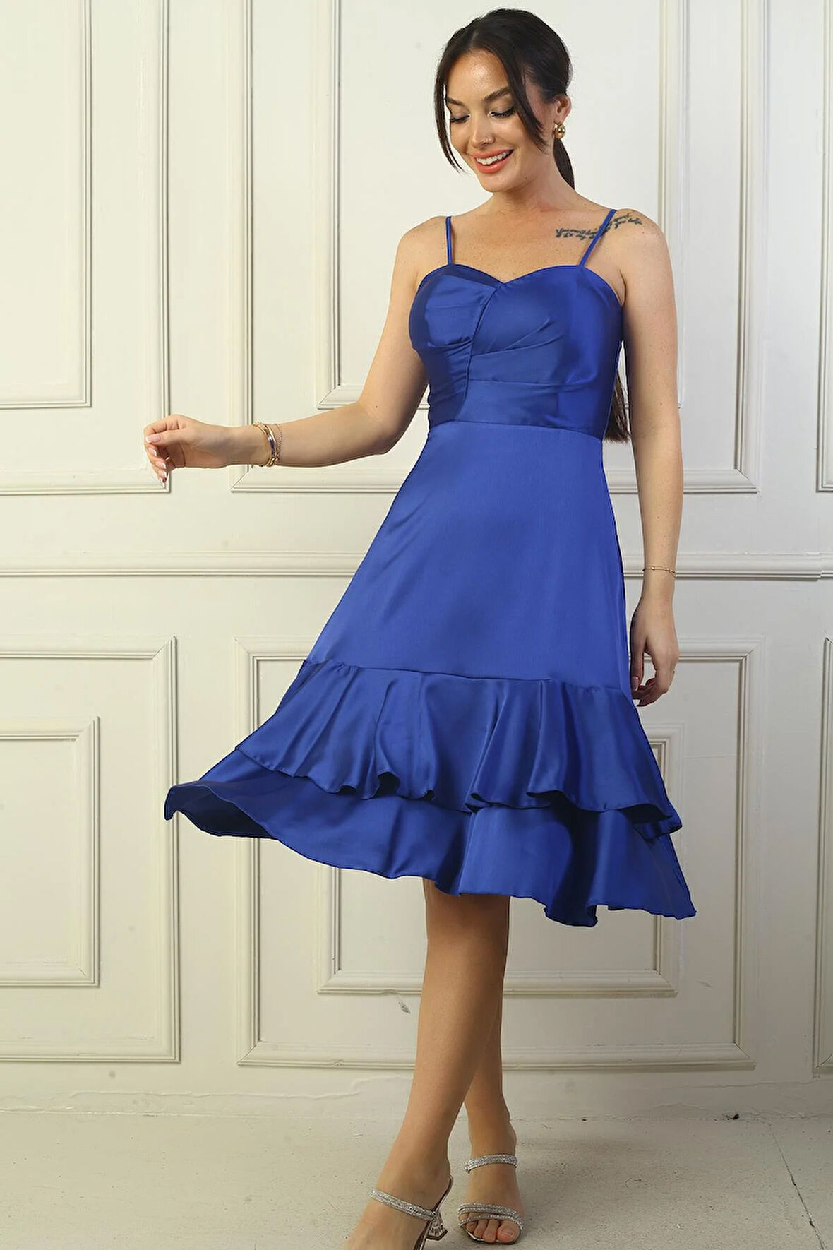 Kadın İp Askılı Önü Drapeli Astarlı Eteği Çift Kat Volanlı Saten Elbise