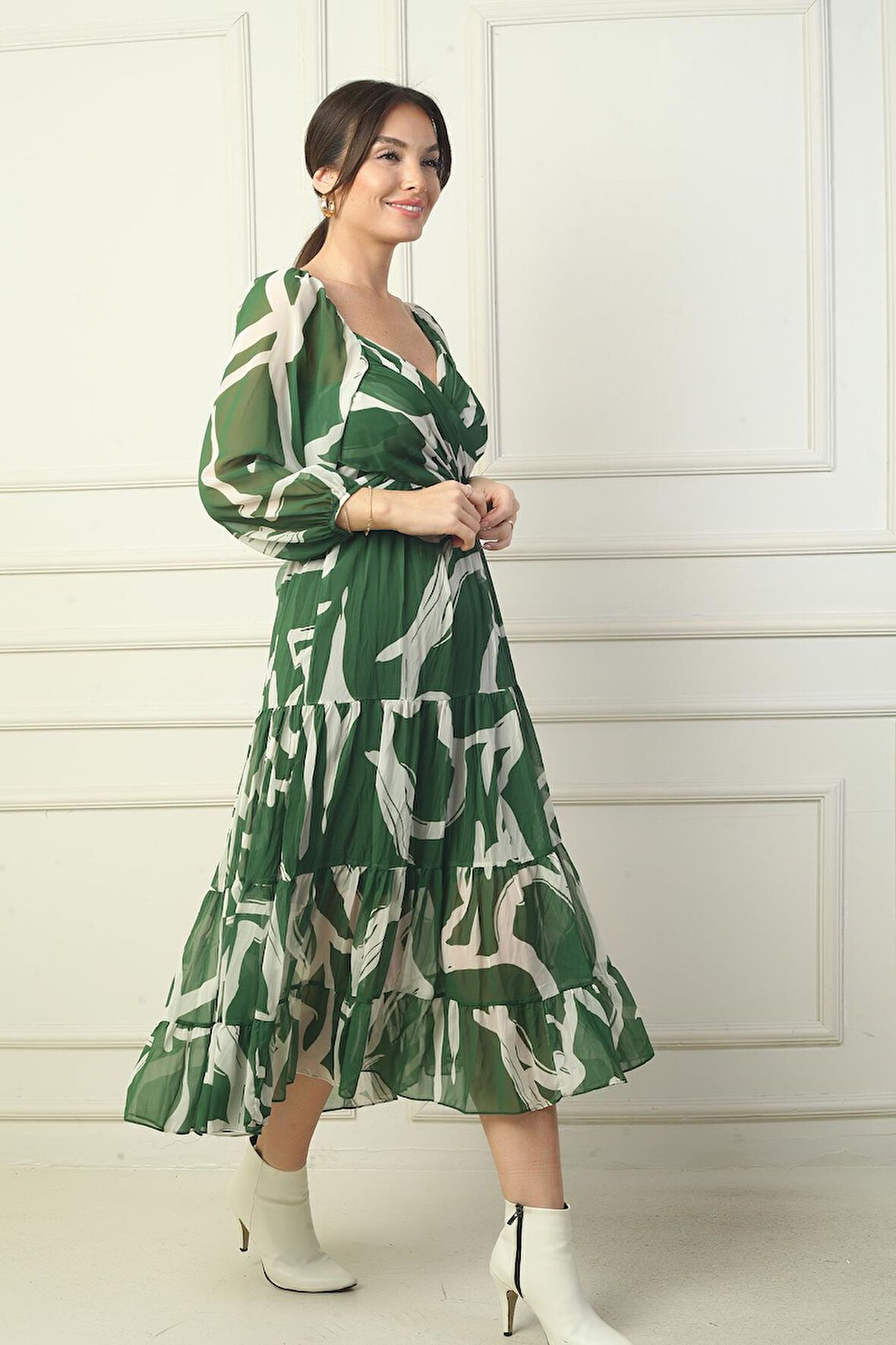 Madonna Yaka Astarlı Çapraz Bağlamalı Soyut Desen Kruvaze Şifon Elbise