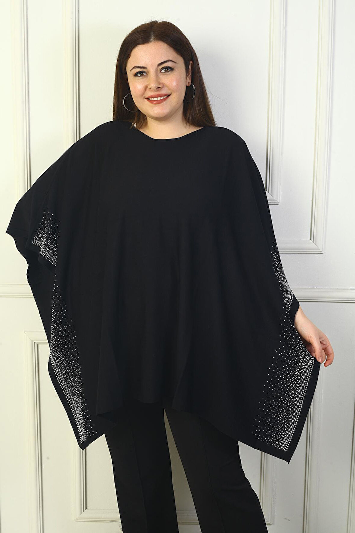 Kadın Yanları Taş İşlemeli Büyük Beden Panço