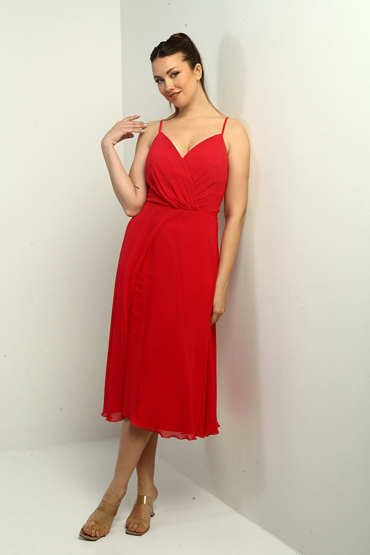 Kadın İp Askılı Kruvaze Yaka Astarlı Arkası Bağcıklı Kloş Şifon Elbise