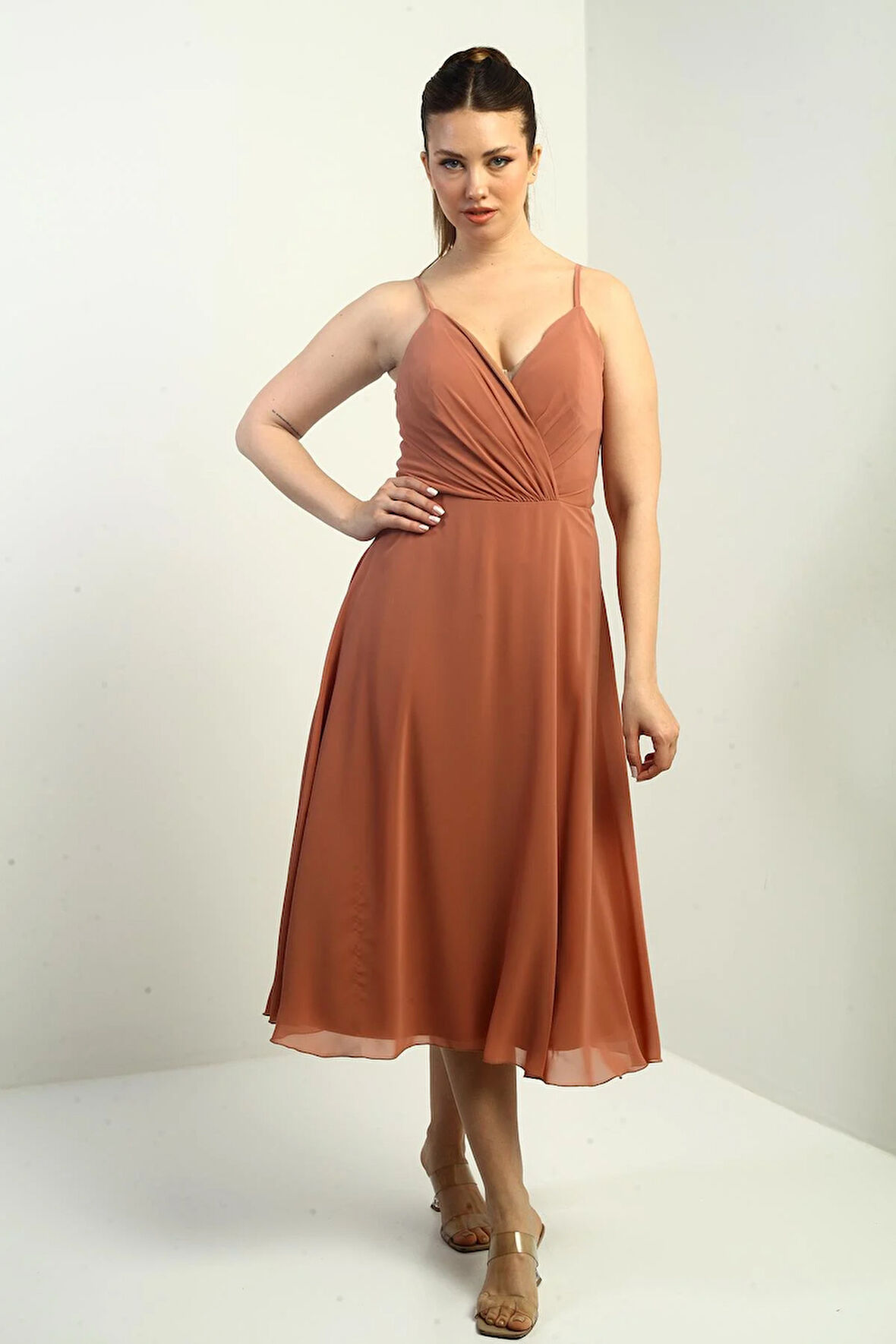 Kadın İp Askılı Kruvaze Yaka Astarlı Arkası Bağcıklı Kloş Şifon Elbise