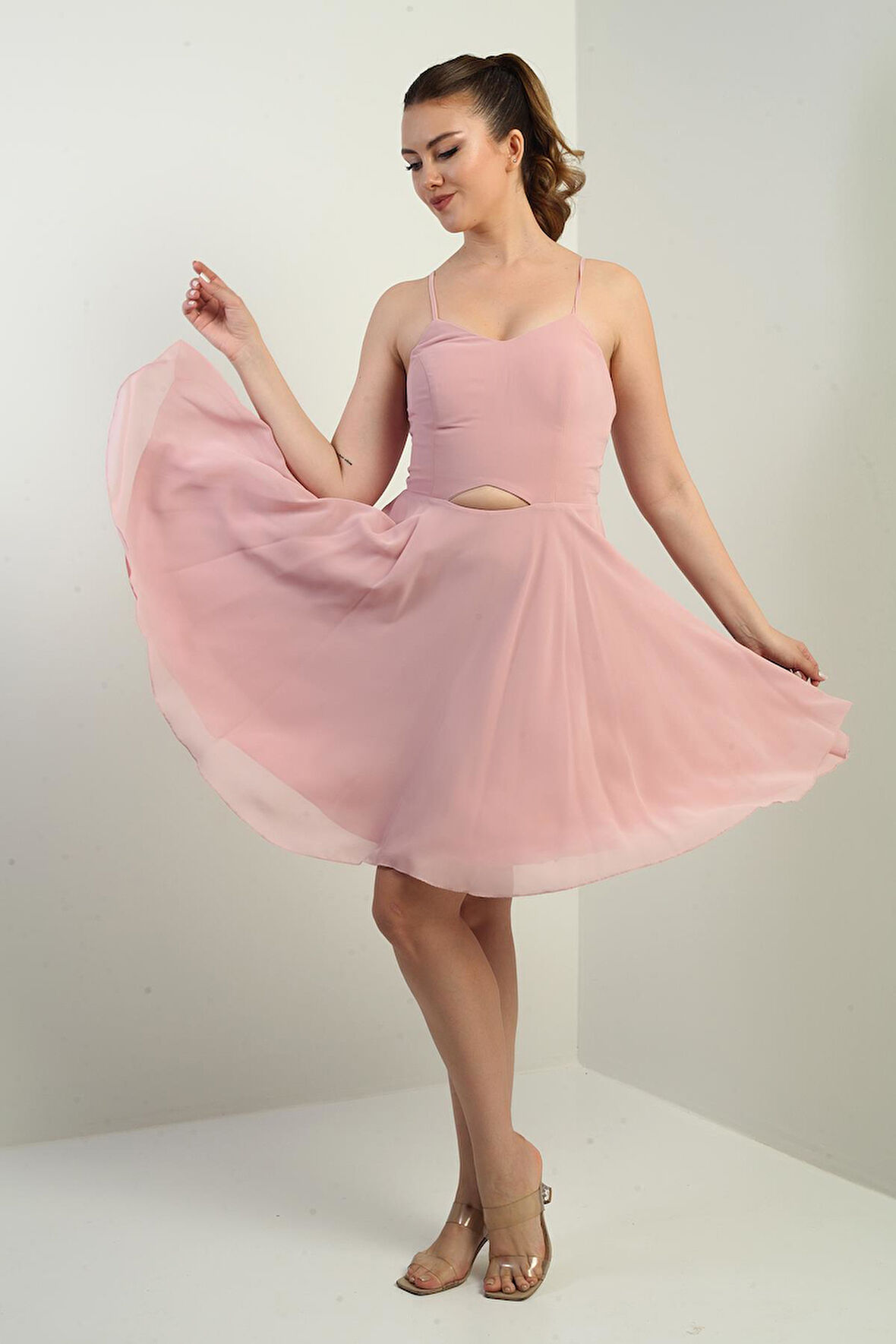 Kadın İp Askılı Arkası Bağlamalı Önü Pencereli Astarlı Şifon Kısa Kloş Elbise