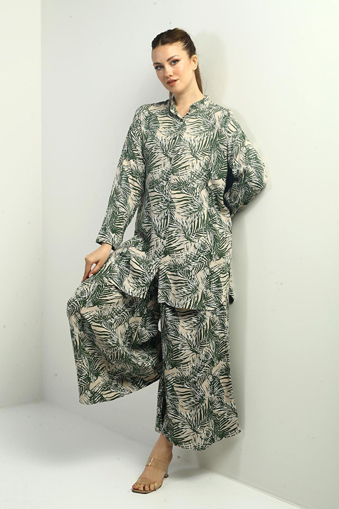 Kadın Yanları Yırtmaçlı Tunik Gömlek Beli Lastikli Cepli Palazzo Pantolon Yaprak Desenli Oversize 2'li Takım