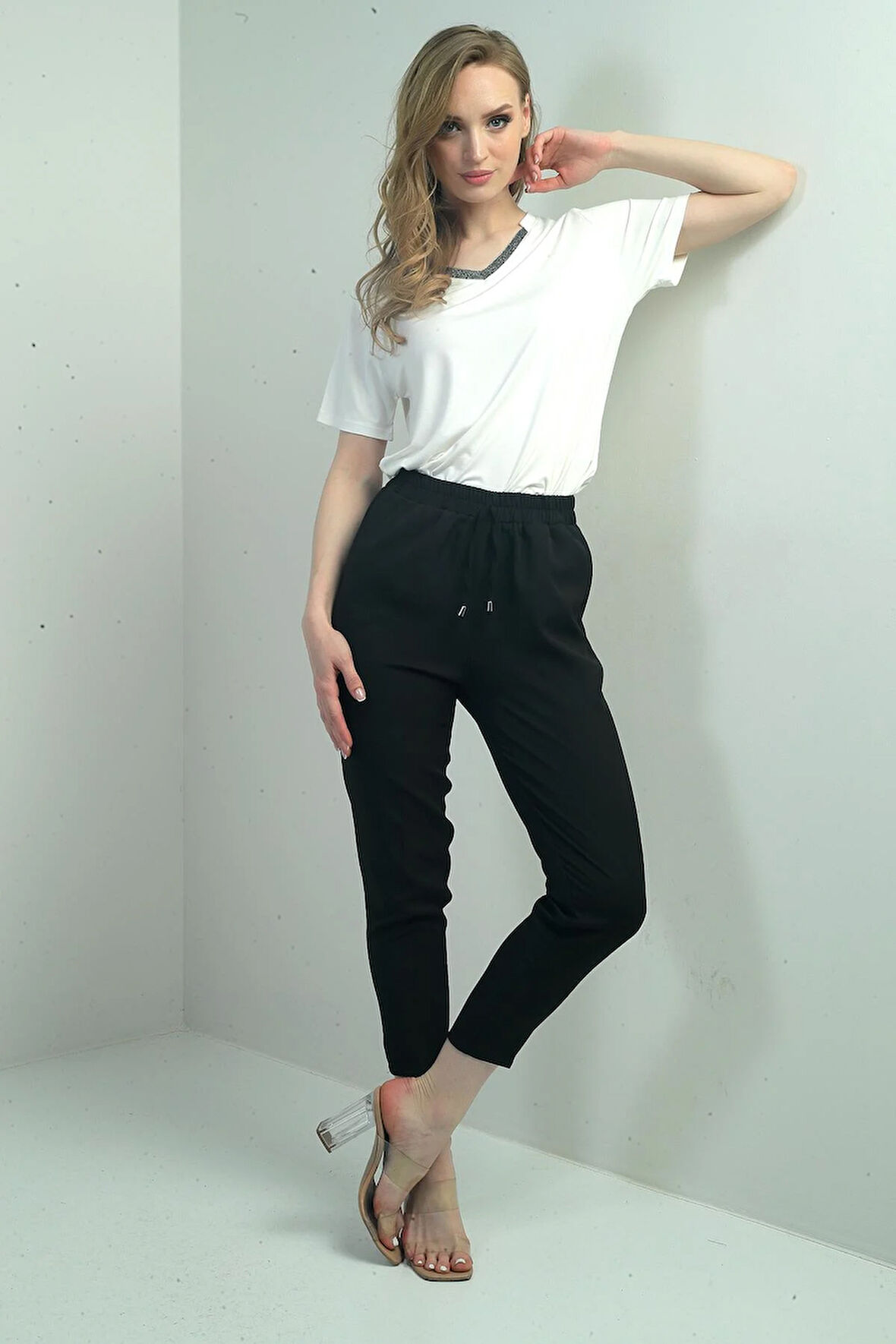 Kadın Beli Lastikli Yandan Cepli Havuç Paça Pantolon