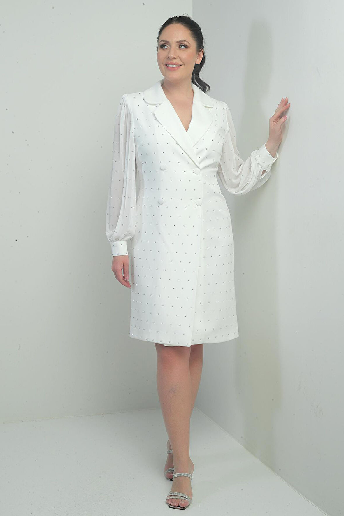 Kadın Kruvaze Yaka Önü Düğmeli Şifon Kollu Boncuklu Büyük Beden Kısa Elbise