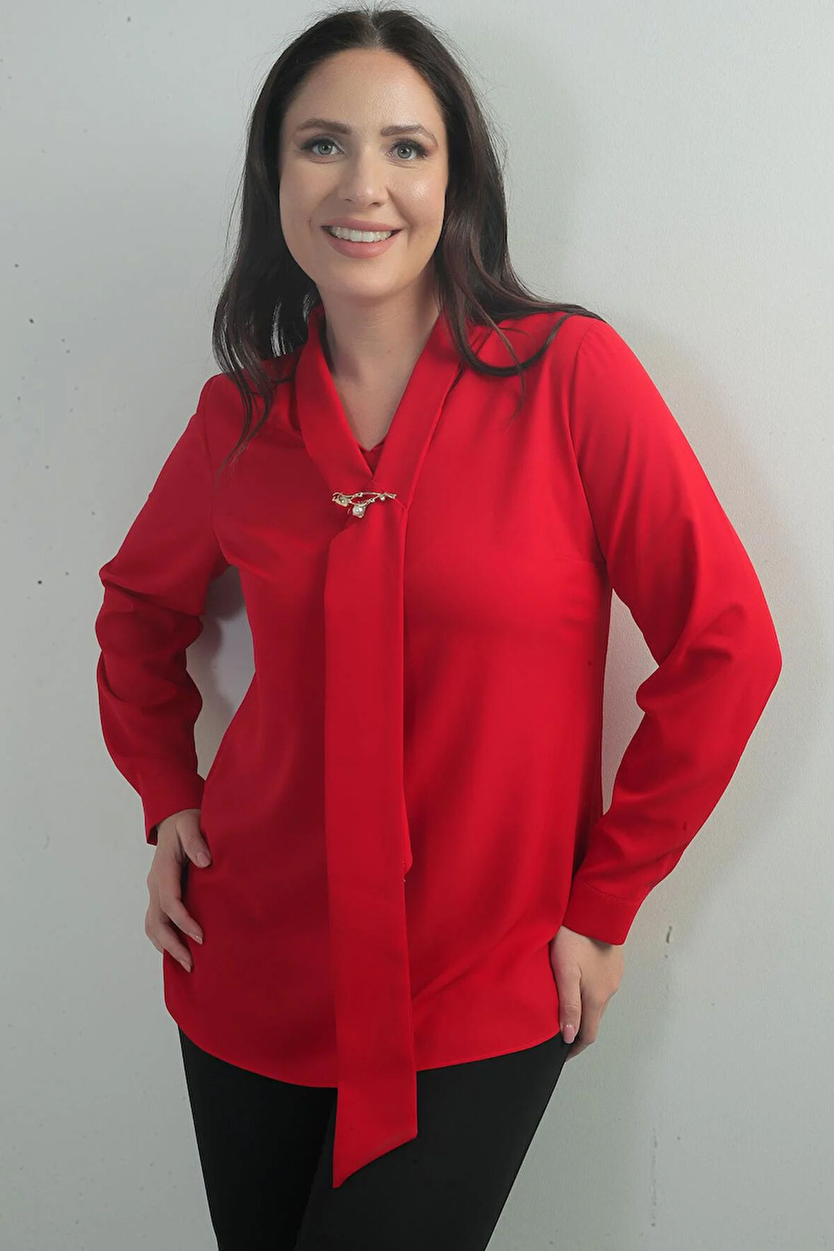 Kadın V Yaka Fularlı Krep Saten Büyük Beden Bluz